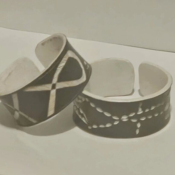 2 Chunky Plastic Bracelets - Picture 6 of 9